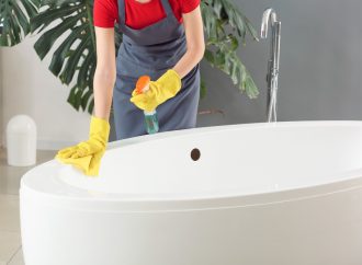 Stains on the bathtub and sink – how to remove them?