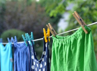 What can be done to make laundry smell longer?