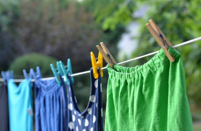 What can be done to make laundry smell longer?