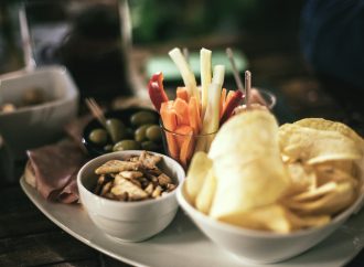 Cheap snacks for a party – serving suggestions