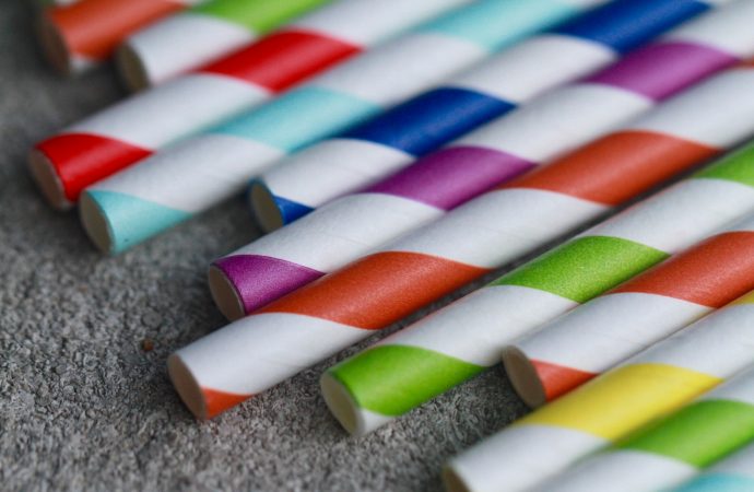 Paper straws. A way to reduce plastic at home