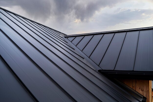 Choosing the Right Roofing Material for Your Home